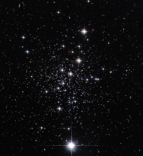 Star cluster Palomar 12 lies on the outskirts of the Milky Way’s halo.